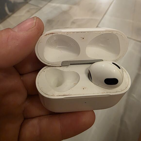 Apple Airpods 3rd Generation A2897 Lightning Charging Case rigth Earbud Only - Picture 3 of 13